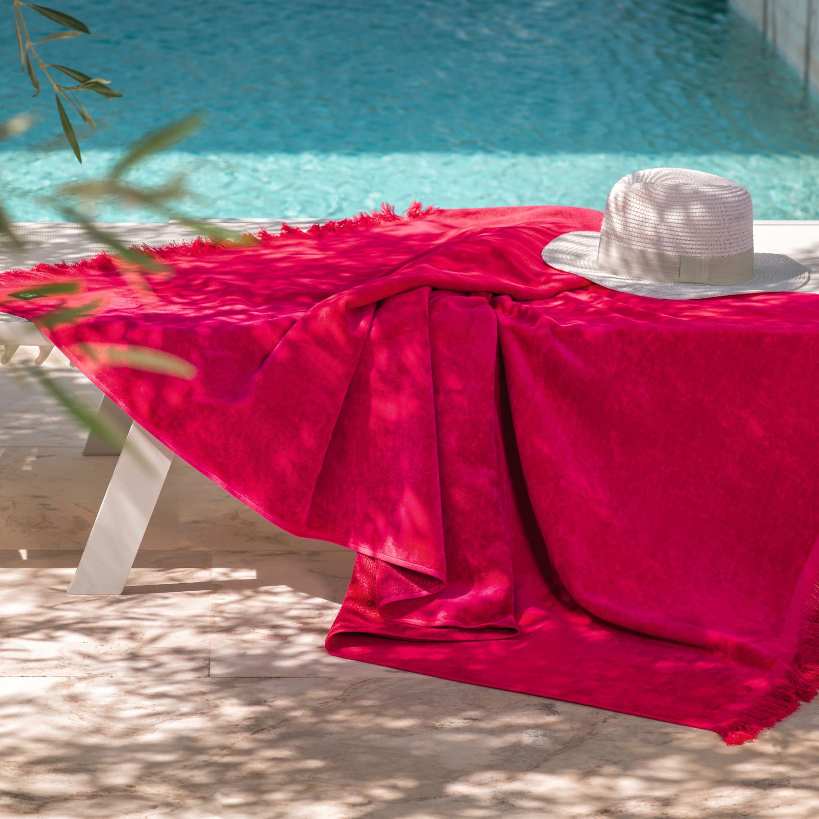 Sun, Sea, Style: The Ultimate Guide to Luxury Towels for Summer