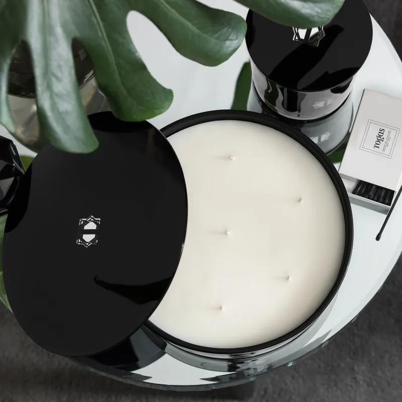 Scented candle BERGAMOT & VIOLET  